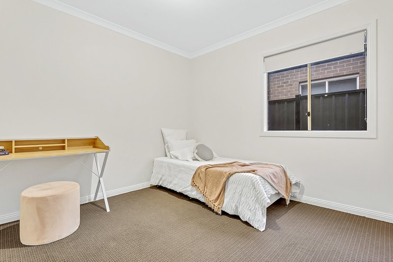 Photo - 10 Rainham Avenue, Craigieburn VIC 3064 - Image 14