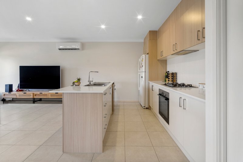 Photo - 10 Rainworth Place, Doolandella QLD 4077 - Image 4