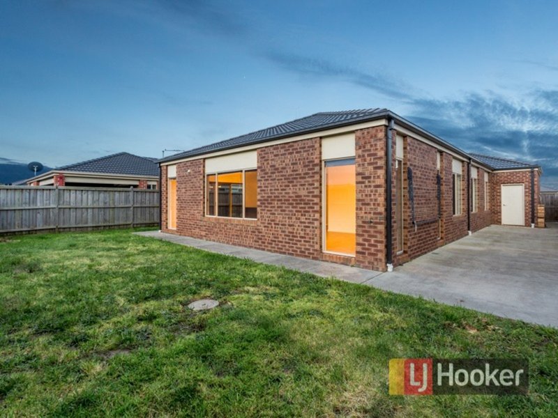 Photo - 10 Ramel Way, Pakenham VIC 3810 - Image 8