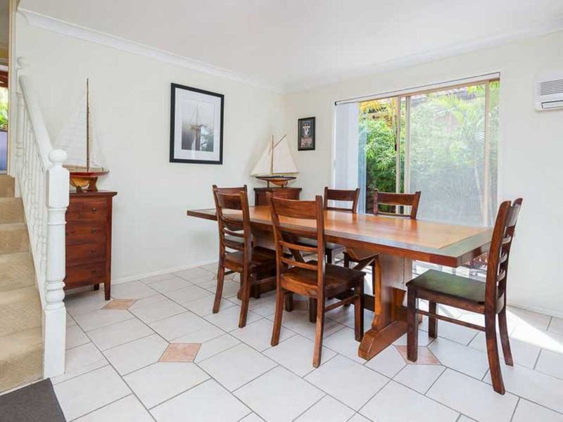 Photo - 10 Rangeview Ct , Burleigh Waters QLD 4220 - Image 5