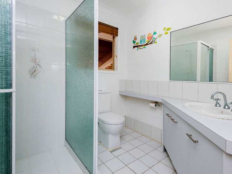 Photo - 10 Rangeview Ct , Burleigh Waters QLD 4220 - Image 16