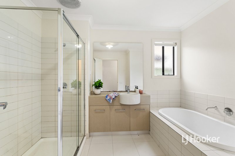 Photo - 10 Rathgar Mews, Wyndham Vale VIC 3024 - Image 11