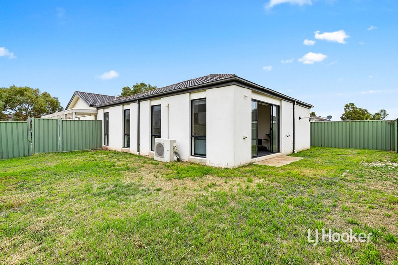 Photo - 10 Rathgar Mews, Wyndham Vale VIC 3024 - Image 12