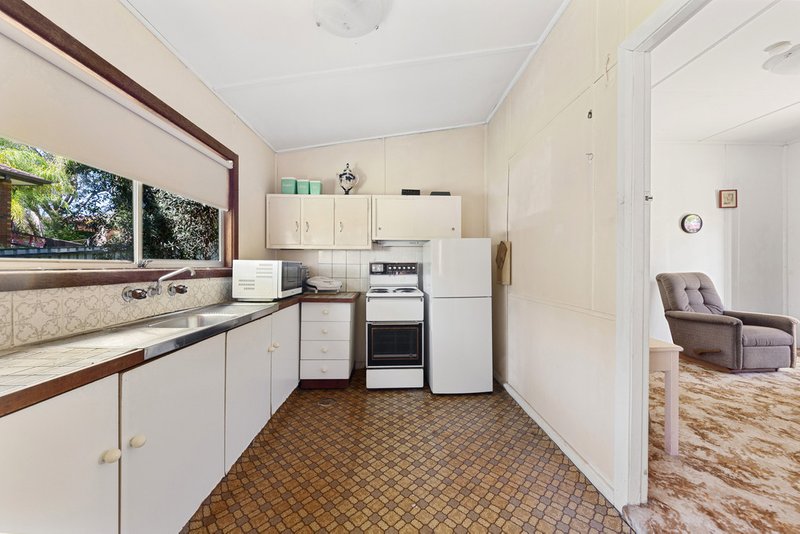 Photo - 10 Rays Road, Bateau Bay NSW 2261 - Image 3