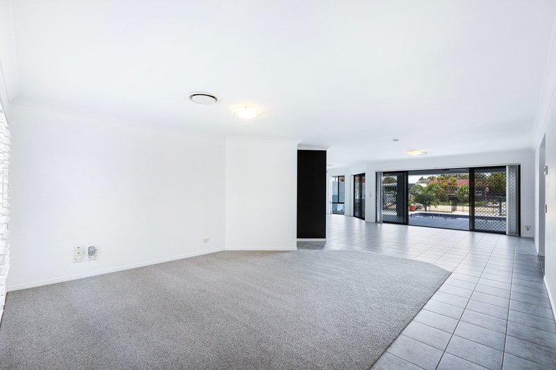 Photo - 10 Rebecca Court, Broadbeach Waters QLD 4218 - Image 4