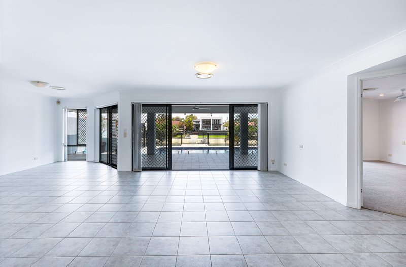 Photo - 10 Rebecca Court, Broadbeach Waters QLD 4218 - Image 5