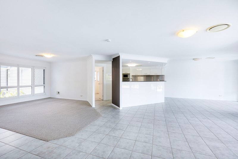 Photo - 10 Rebecca Court, Broadbeach Waters QLD 4218 - Image 6