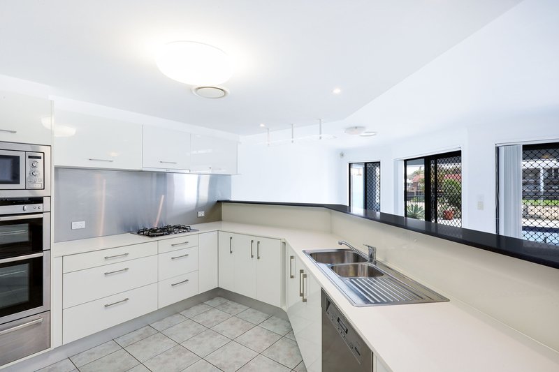 Photo - 10 Rebecca Court, Broadbeach Waters QLD 4218 - Image 8