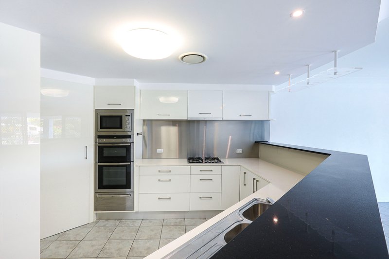 Photo - 10 Rebecca Court, Broadbeach Waters QLD 4218 - Image 9