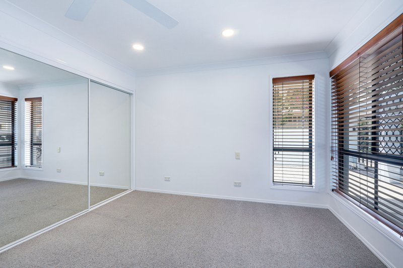 Photo - 10 Rebecca Court, Broadbeach Waters QLD 4218 - Image 14