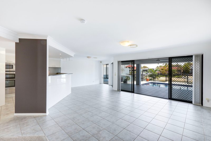 Photo - 10 Rebecca Court, Broadbeach Waters QLD 4218 - Image 20