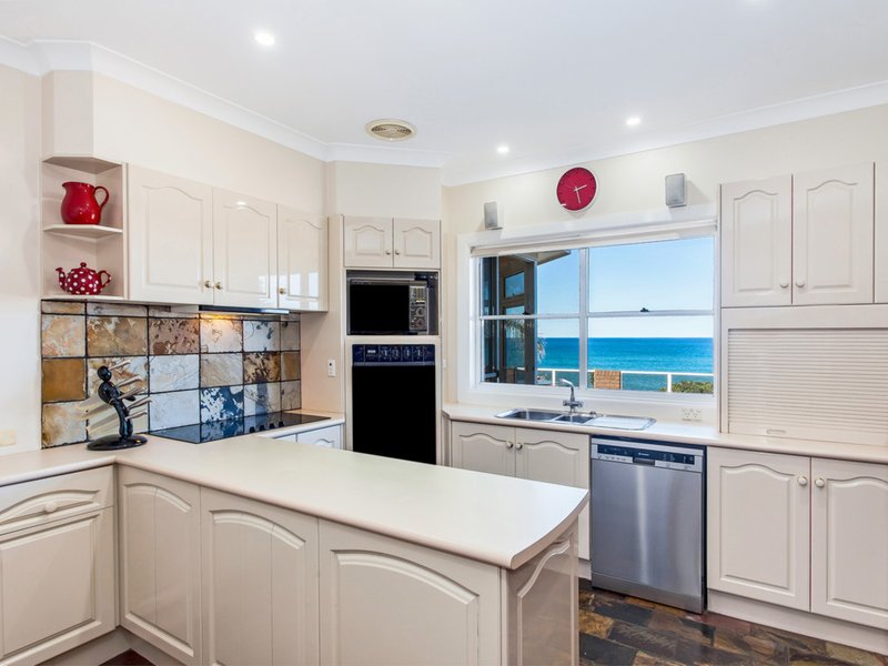 Photo - 10 Reef Ave , Wombarra NSW 2515 - Image 5