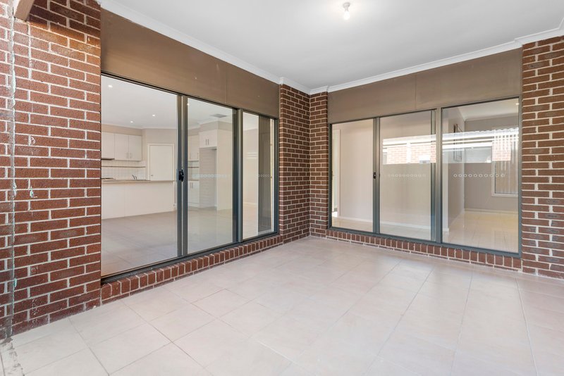 Photo - 10 Reefton Court, South Morang VIC 3752 - Image 10