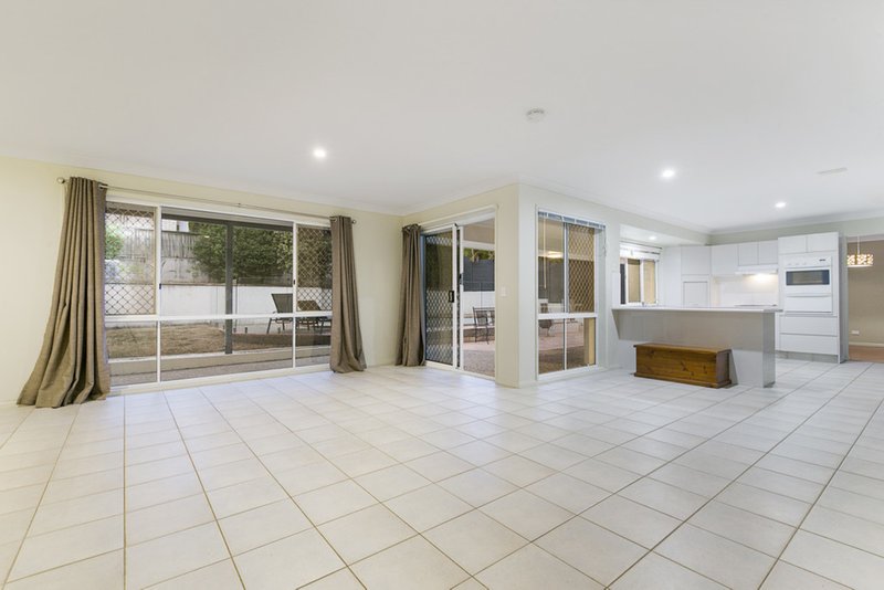 Photo - 10 Rembrandt Way, Mackenzie QLD 4156 - Image 6