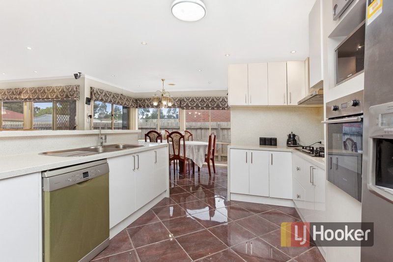 Photo - 10 Rendell Place, Hampton Park VIC 3976 - Image 2