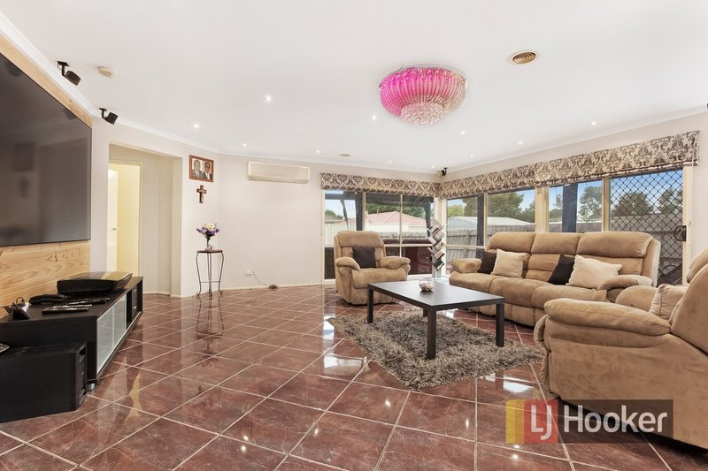 Photo - 10 Rendell Place, Hampton Park VIC 3976 - Image 3