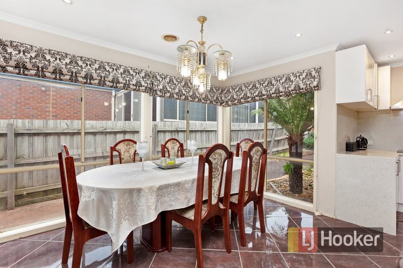 Photo - 10 Rendell Place, Hampton Park VIC 3976 - Image 4