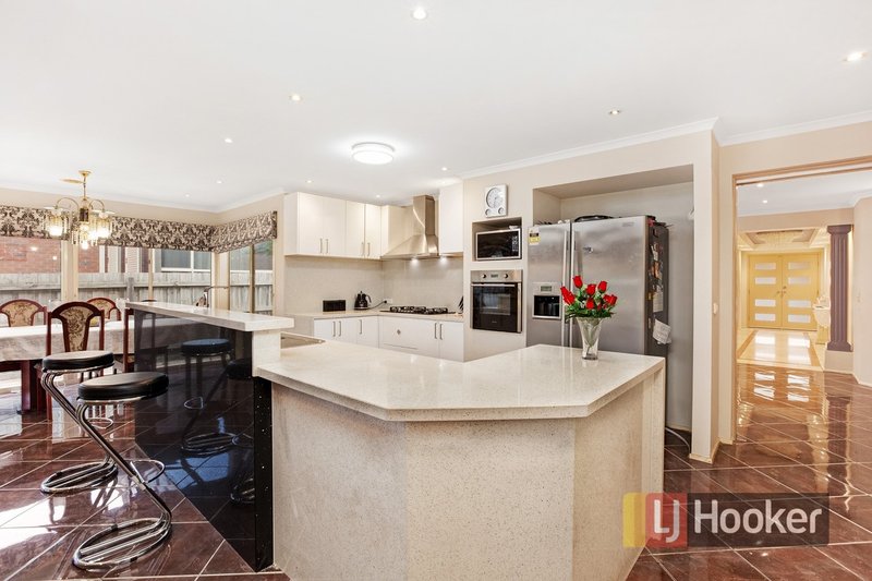 Photo - 10 Rendell Place, Hampton Park VIC 3976 - Image 5