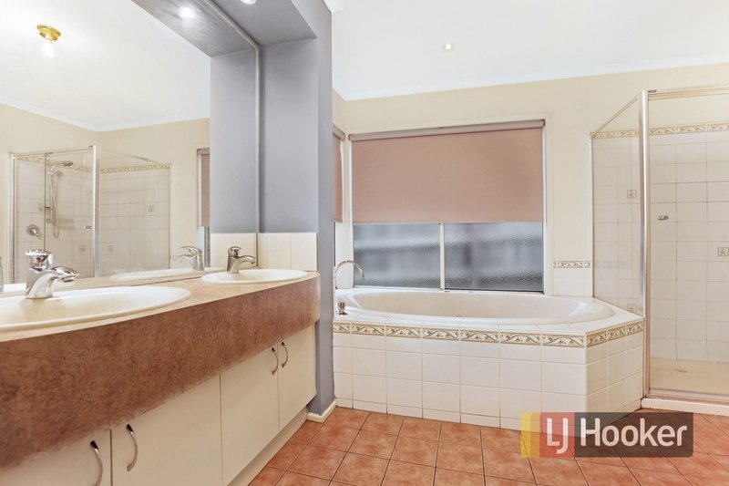 Photo - 10 Rendell Place, Hampton Park VIC 3976 - Image 9