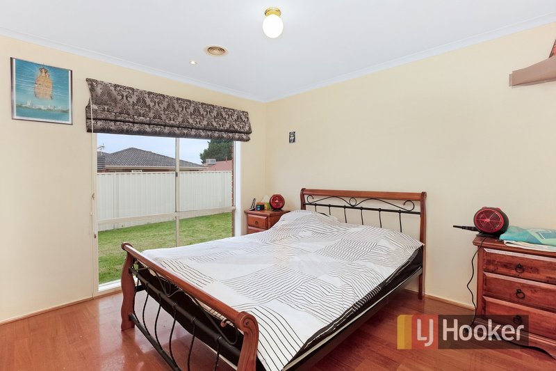 Photo - 10 Rendell Place, Hampton Park VIC 3976 - Image 12