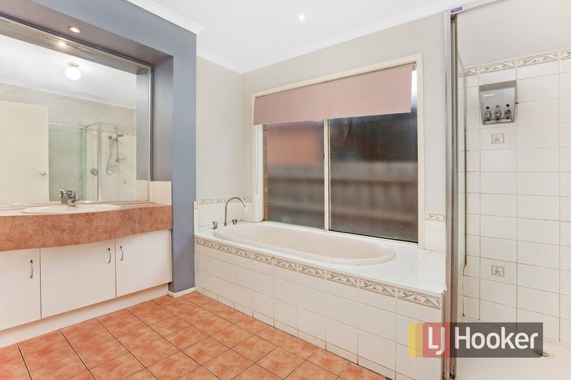 Photo - 10 Rendell Place, Hampton Park VIC 3976 - Image 13