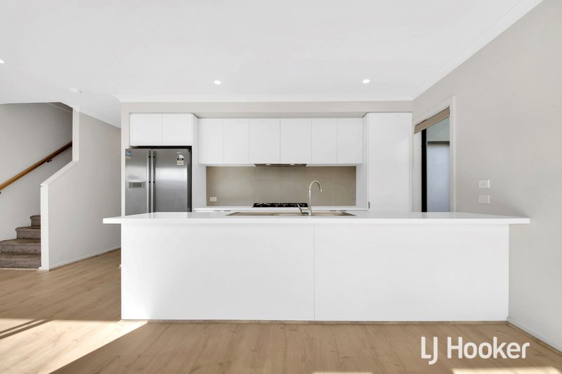 Photo - 10 Rhumerie Close, Clyde North VIC 3978 - Image 5