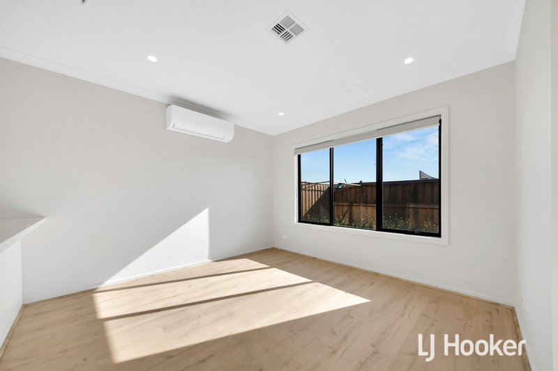 Photo - 10 Rhumerie Close, Clyde North VIC 3978 - Image 9