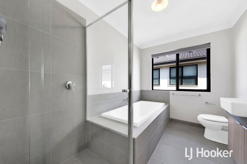 Photo - 10 Rhumerie Close, Clyde North VIC 3978 - Image 10
