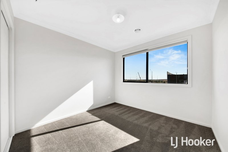Photo - 10 Rhumerie Close, Clyde North VIC 3978 - Image 14