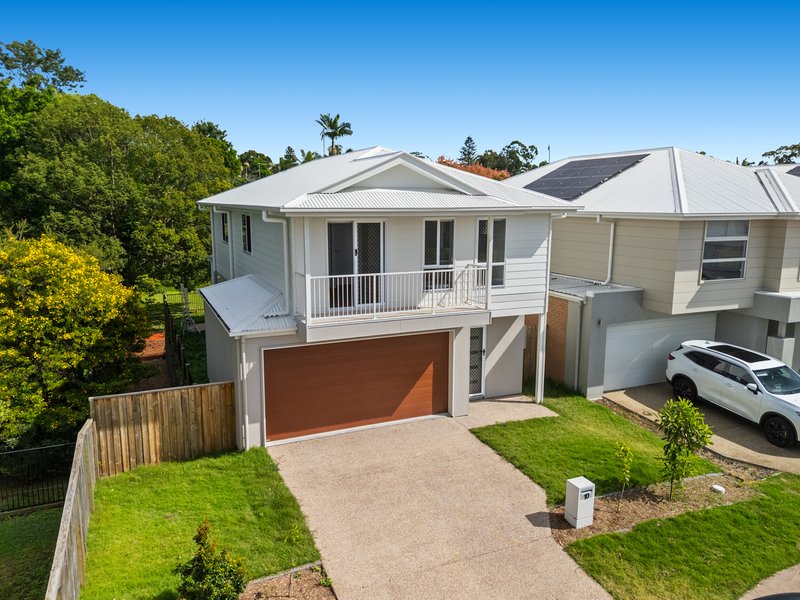 Photo - 10 Riverina Court, Nerang QLD 4211 - Image 2
