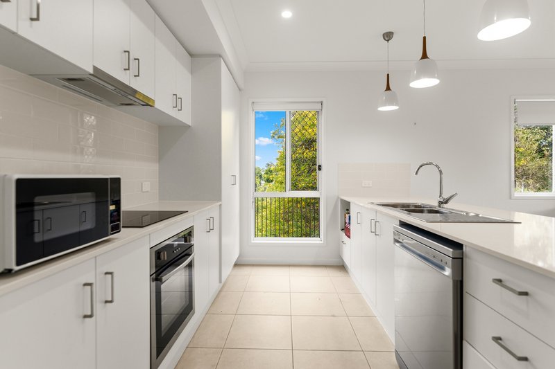 Photo - 10 Riverina Court, Nerang QLD 4211 - Image 3