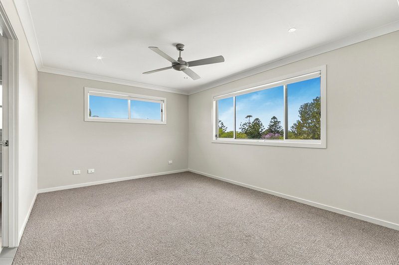 Photo - 10 Riviera Court, Windaroo QLD 4207 - Image 4