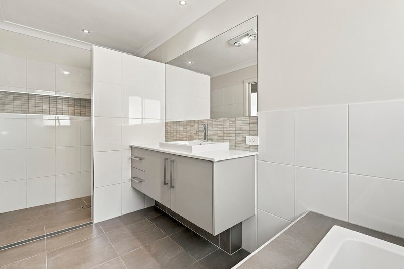 Photo - 10 Riviera Court, Windaroo QLD 4207 - Image 9