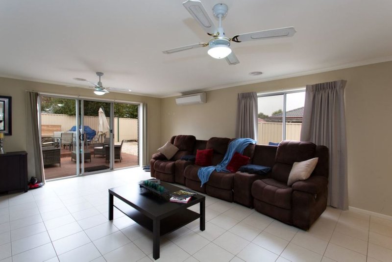 Photo - 10 Robilliard Way, Sebastopol VIC 3356 - Image 4