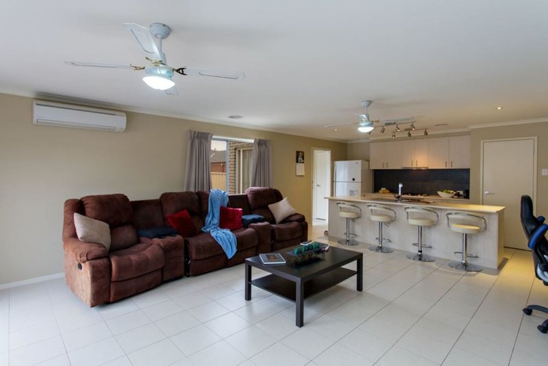 Photo - 10 Robilliard Way, Sebastopol VIC 3356 - Image 5