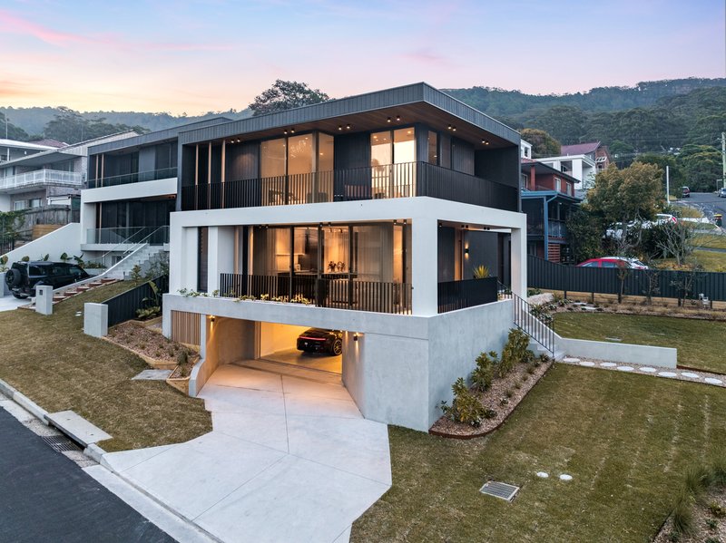 Photo - 10 Robinsville Cres , Thirroul NSW 2515 - Image 1