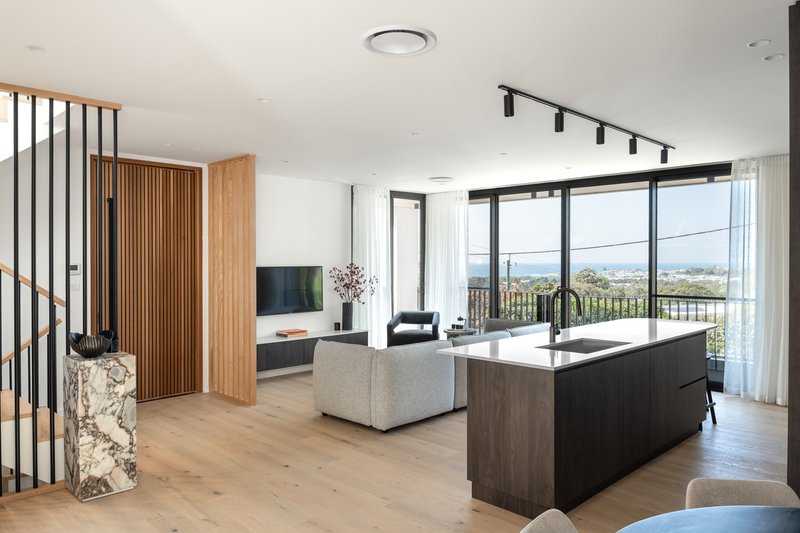 Photo - 10 Robinsville Cres , Thirroul NSW 2515 - Image 6
