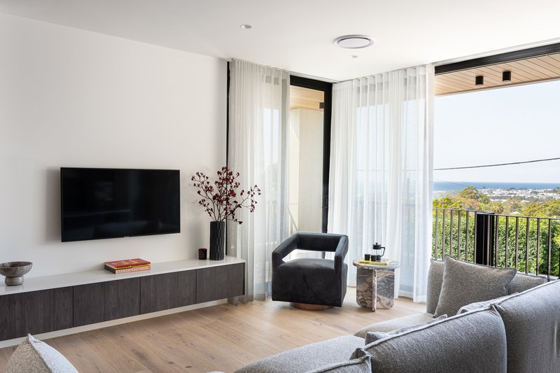 Photo - 10 Robinsville Cres , Thirroul NSW 2515 - Image 8