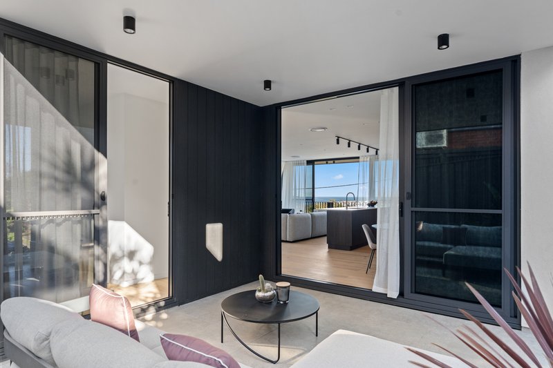 Photo - 10 Robinsville Cres , Thirroul NSW 2515 - Image 25