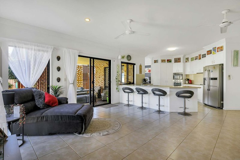 Photo - 10 Rochester Court, Urraween QLD 4655 - Image 3