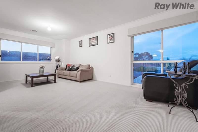 Photo - 10 Roseberry Avenue, Keilor Downs VIC 3038 - Image 5