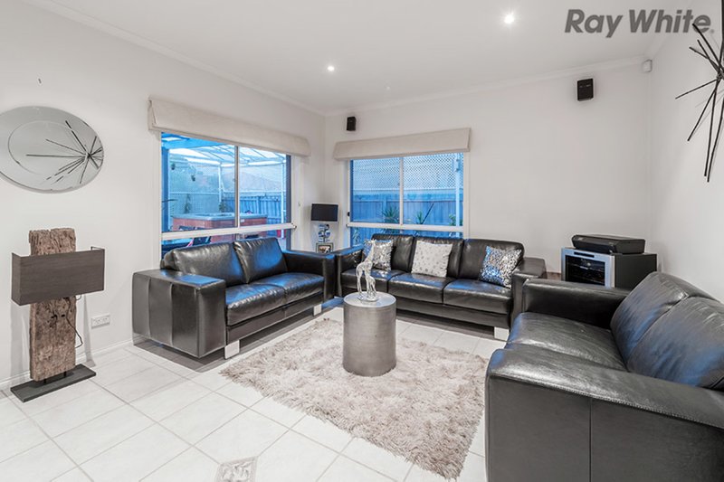 Photo - 10 Roseberry Avenue, Keilor Downs VIC 3038 - Image 8