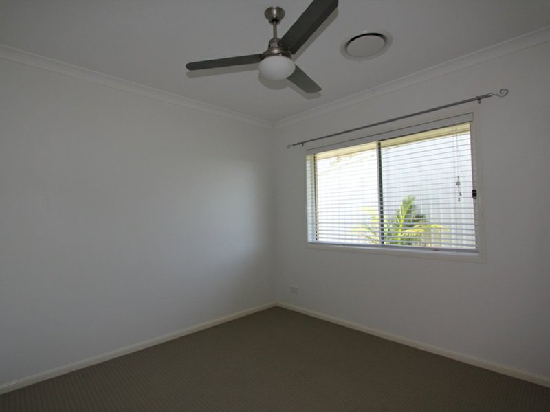 Photo - 10 Rosehill Road, Emerald QLD 4720 - Image 7