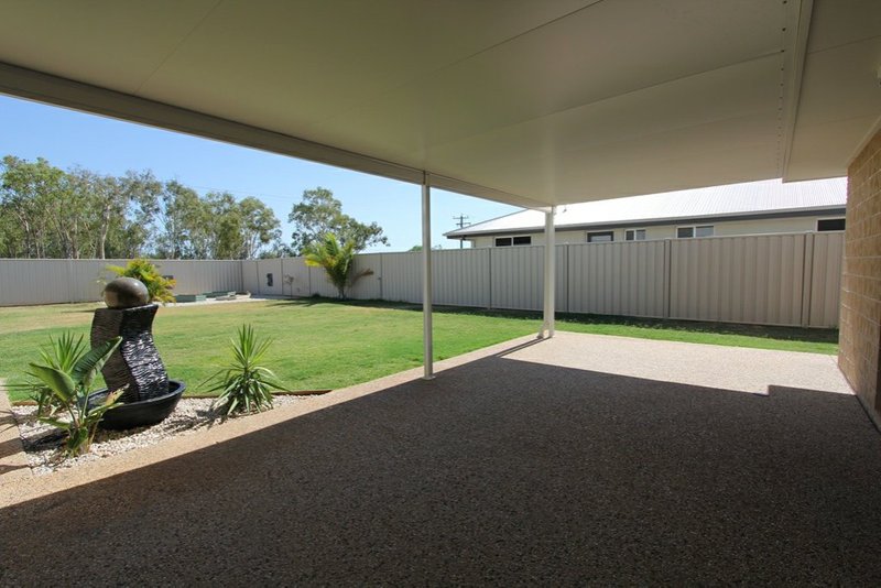 Photo - 10 Rosehill Road, Emerald QLD 4720 - Image 11