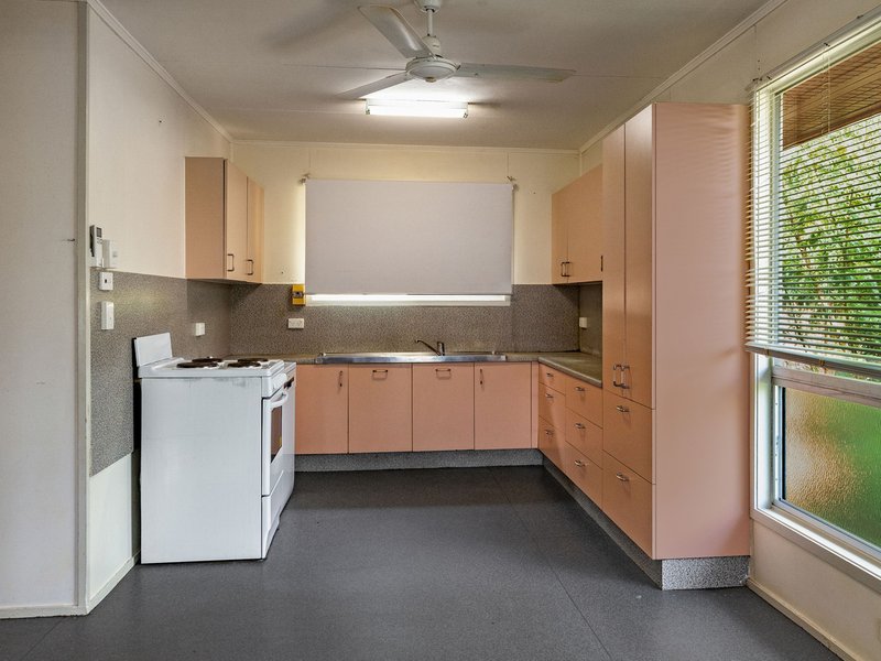 Photo - 10 Rosella Avenue, Townview QLD 4825 - Image 6