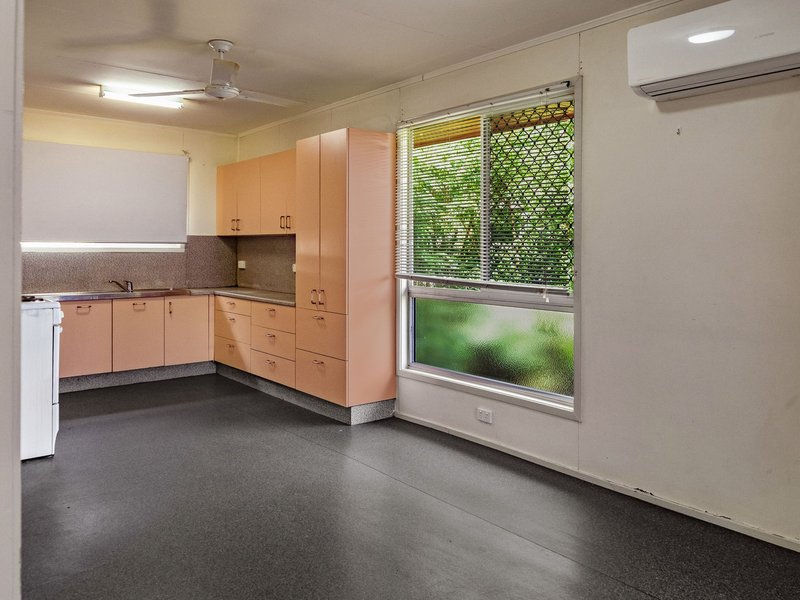 Photo - 10 Rosella Avenue, Townview QLD 4825 - Image 7