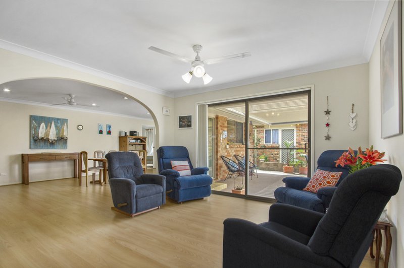 Photo - 10 Ross Avenue, Narrawallee NSW 2539 - Image 4