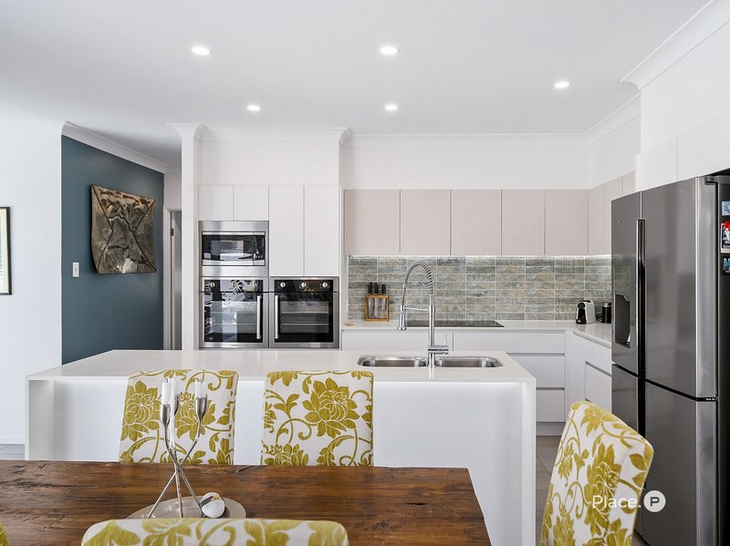 Photo - 10 Rowden Street, Beachmere QLD 4510 - Image 6