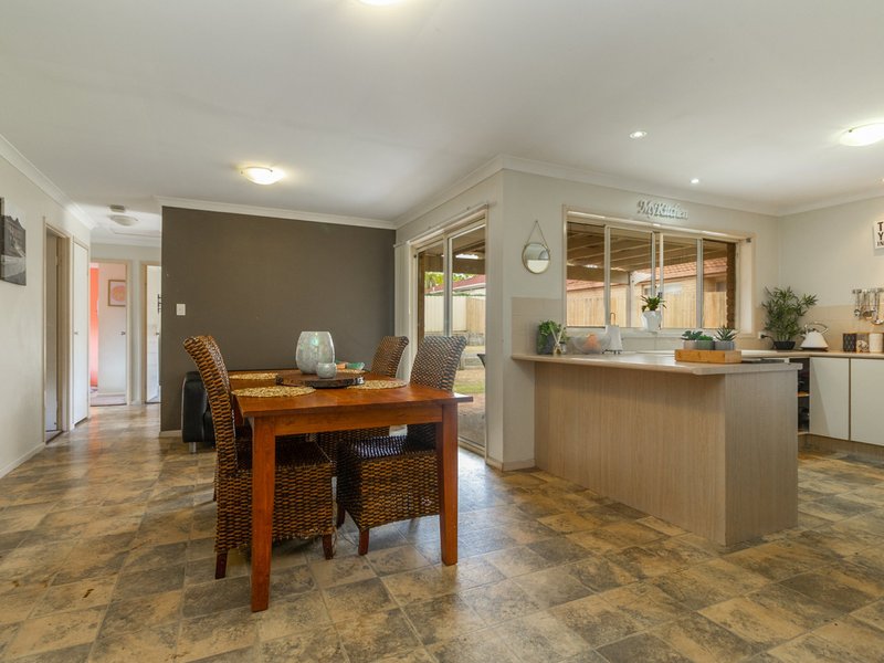 Photo - 10 Rowena Court, Boronia Heights QLD 4124 - Image 4