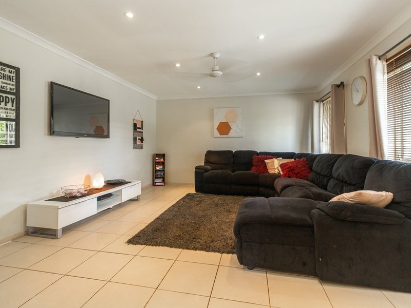 Photo - 10 Rowena Court, Boronia Heights QLD 4124 - Image 7